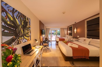 2 Double Beds, Cabana Room, Poolside Room