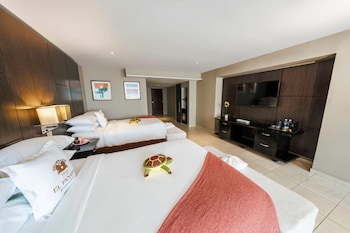 Room, 2 Double Beds, Non Smoking, Pool View