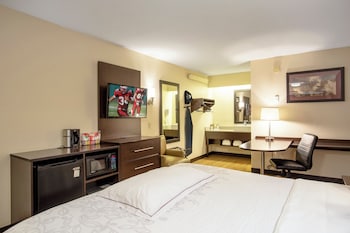 Premium Room, 1 King Bed, Accessible (Upgraded Bedding & Snack, Smoke Free)