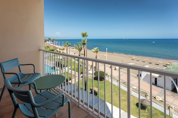 Two Bedroom Family Room Front Sea View (4+2)