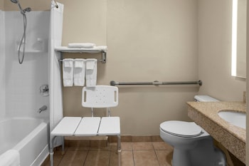 Standard Room, 1 Queen Bed, Accessible
