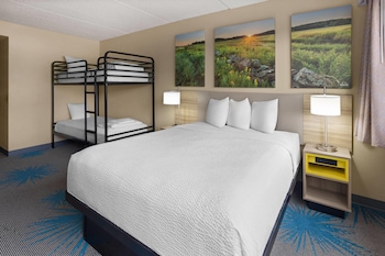 Family Suite, Multiple Beds, Non Smoking (twin over twin bunk beds)