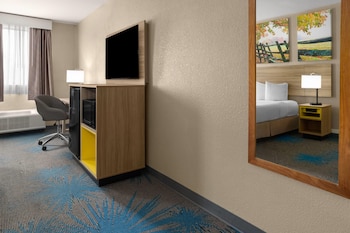 Standard Room, 1 Queen Bed, Accessible