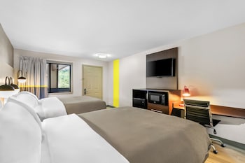 Standard Room, 2 Queen Beds, Non Smoking