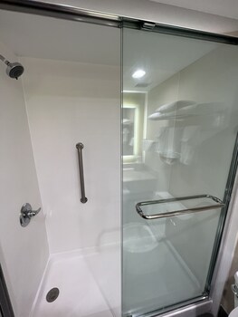 Standard Room, 1 King Bed, Accessible, Refrigerator & Microwave (Larger Room)