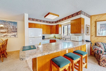 Deluxe Condo, 2 Bedrooms