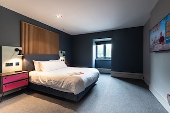 Accessible Double, 1 King Bed