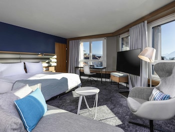 Junior Suite, 1 Queen Bed, Lake View