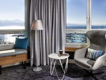 Junior Suite, 1 Queen Bed, Lake View
