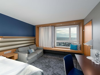 Deluxe Room, 1 Queen Bed, Lake View