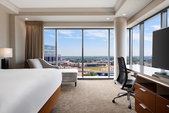 Luxury Suite, 1 King Bed with Sofa bed, Non Smoking, Tower