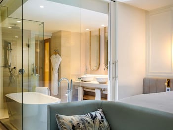 Room, 1 King Bed, Ocean View (Magnifique - Balcony or Terrace)