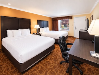 Room, 2 Queen Beds, Hearing Accessible, Non Smoking