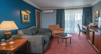 Suite, 1 King Bed, Non Smoking