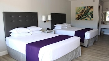 Suite, 2 Queen Beds, Non Smoking (Jacuzzi)