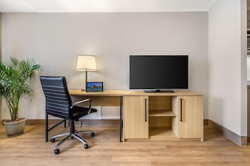 Standard Room, 1 King Bed, Non Smoking, Kitchenette (Larger Room)