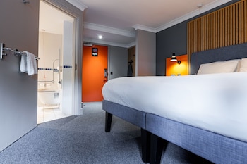 Accessible Double, 1 Double Bed