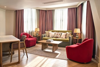 Suite, Corner (Newly Refurbished)