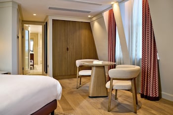 Suite, Corner
