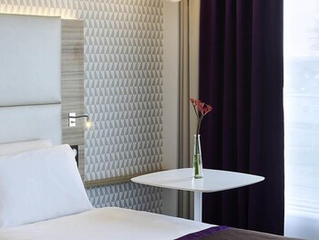 Suite, 1 King Bed with Sofa bed