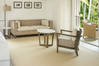 Studio, 1 King Bed, Garden View