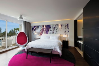 Room, 1 King Bed, Smoking, Lagoon View (Balcony)