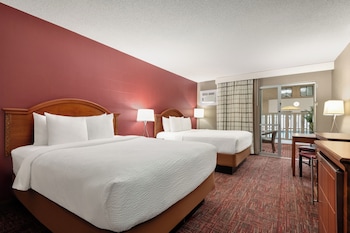 Room, 2 Queen Beds, Non Smoking, Poolside
