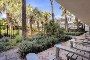 Standard Room, 2 Queen Beds, Courtyard View