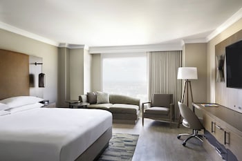 Room, 1 King Bed (Mobility Accessible, Tub)