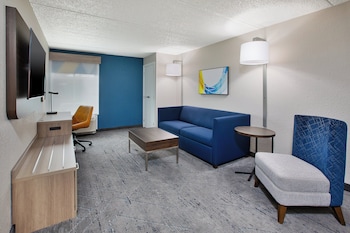 Suite, 1 King Bed, Accessible (Comm, Mobil, Accessible Tub)