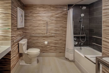 Room, 1 King Bed (Mobility Accessible, Tub)