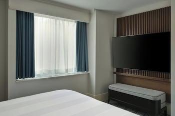Suite, 1 Bedroom (Mobility Accessible, Roll-In Shower)