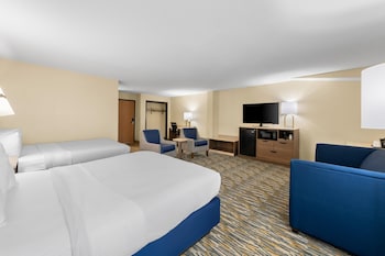 Suite, 2 Queen Beds, Non Smoking, Microwave (Oversized Room;with Sofabed)