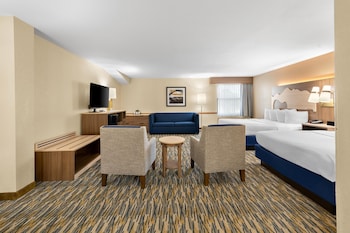 Suite, 2 Queen Beds, Non Smoking, Microwave (Oversized Room;with Sofabed)