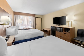 Standard Room, 2 Double Beds, Non Smoking, Refrigerator & Microwave