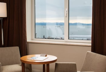 Suite, Sea View
