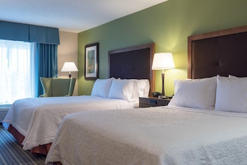 Deluxe Room, 2 Queen Beds, Microwave