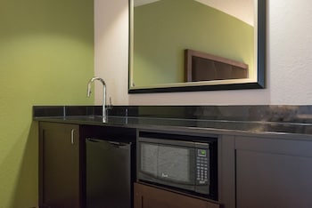 Deluxe Room, 2 Queen Beds, Microwave