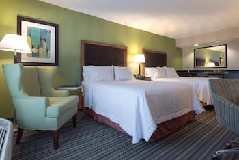 Deluxe Room, 2 Queen Beds, Microwave