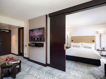 Prestige Suite, 1 King Bed, Lounge (High Floor)
