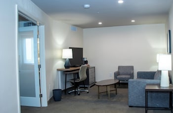 Suite, 1 King Bed