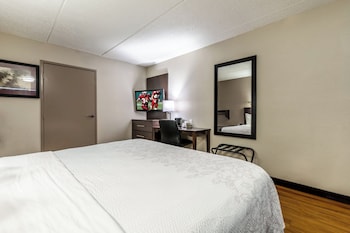 Deluxe Room, 1 King Bed, Accessible (Smoke Free)