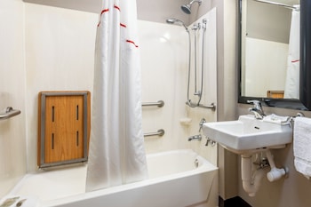 Premium Room, 1 King Bed, Accessible (Upgraded Bedding & Snack, Smoke Free)