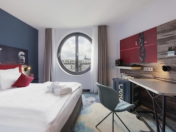 Privilege, Room, 1 Queen Bed
