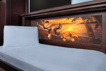 Standard View - 5th Sleeper. Hearing accessible - visual alarms and notifications. 2 queen beds ( or