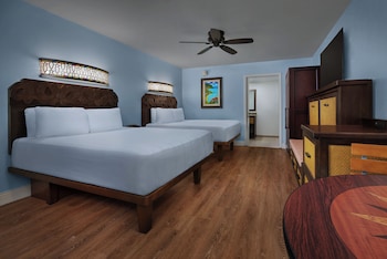 Standard View - 5th Sleeper. Hearing accessible - visual alarms and notifications. 2 queen beds ( or