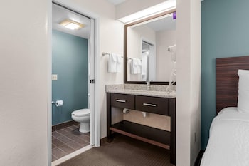 Room | 2 Double Beds | Sleeps 4 | Free Breakfast