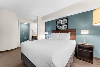 Room | 1 Queen Bed | Sleeps 2 | Free Breakfast