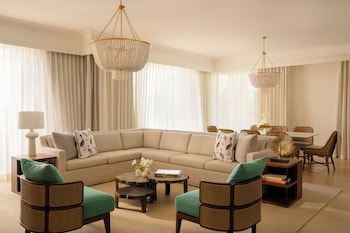Suite, 1 King Bed (Cypress Suite King)