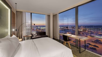 Executive Room, 1 King Bed (Runway)